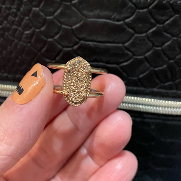 ⭐️Kendra Scott Ribg⭐️ - Picture 3 of 6